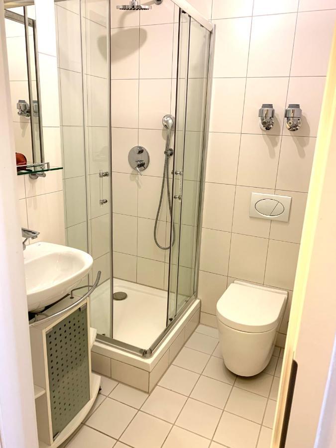 Cozy Flat , Near University , Wifi&Free Parking Regensburg Buitenkant foto